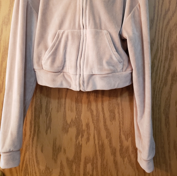 Very cute, soft, light tan, zip up, crop Hoodie. Excellent condition - Picture 7 of 7